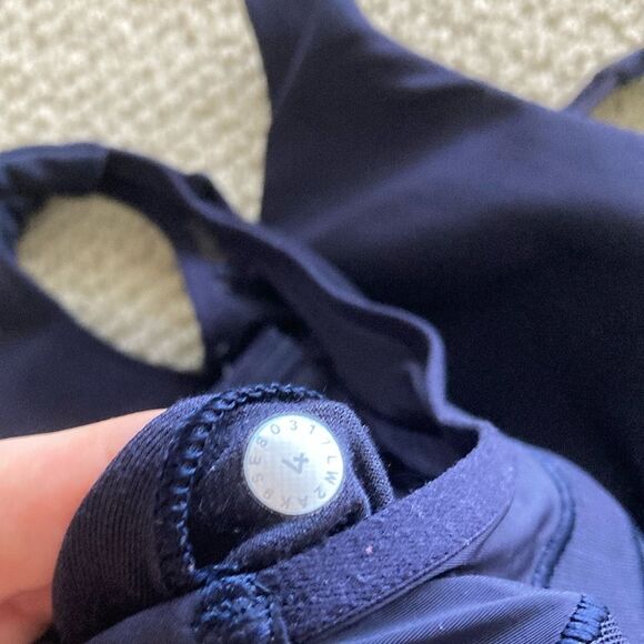 LULULEMON Fresh in Mesh Sports Bra Midnight Blue B/C RARE Size 4 Like New - Picture 9 of 9